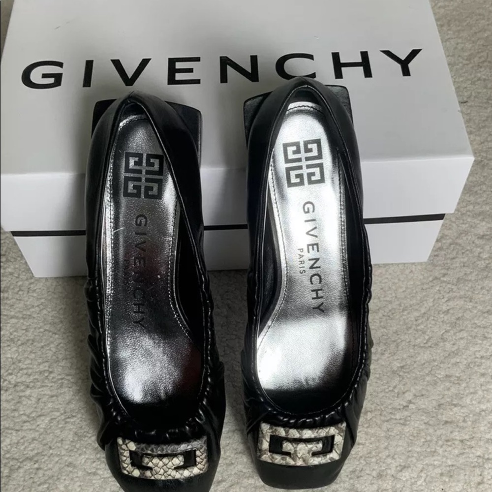 Givenchy flats